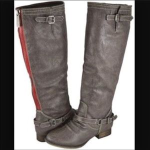 Gray tall boots 👢